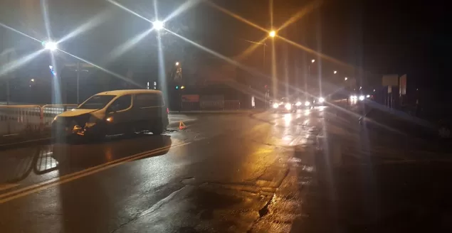 Kolizja na skrzyżowaniu Węglowej i Traugutta - 5.1