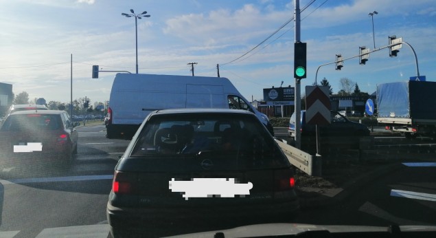 Blokowanie przejazdu na zielonym