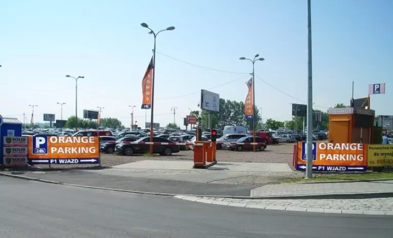 Parking przy lotnisku