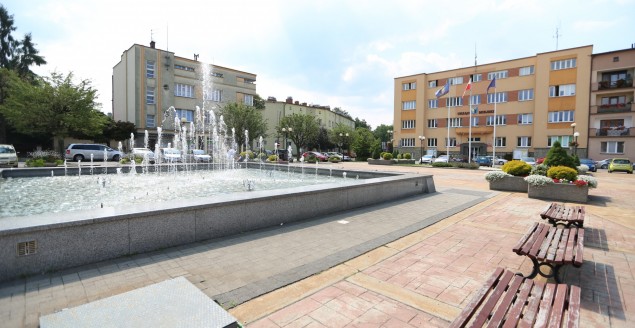 Plac Jana Pawła II, fontanna, Urząd Miejski