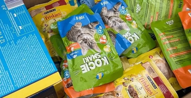 Strażnicy miejscy zbierają karmę dla zwierząt. Każdy może pomóc