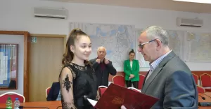 [FOTO] Julia Kidoń i Zdzisław Nowrotek z nagrodami burmistrza