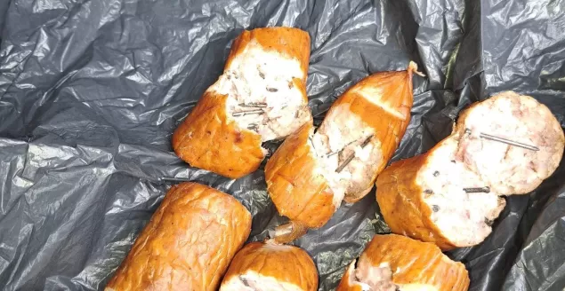 Kiełbasa nafaszerowana gwoździami! Pilnujcie pupili!