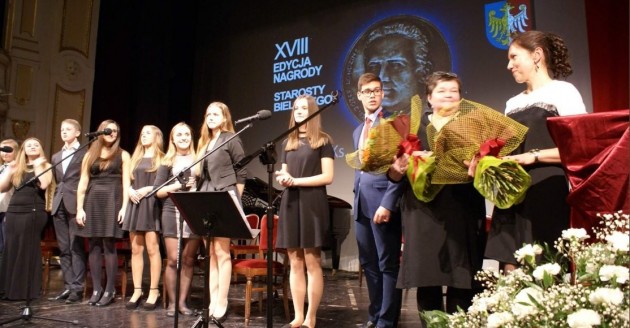 Uczniowie LO na deskach teatru