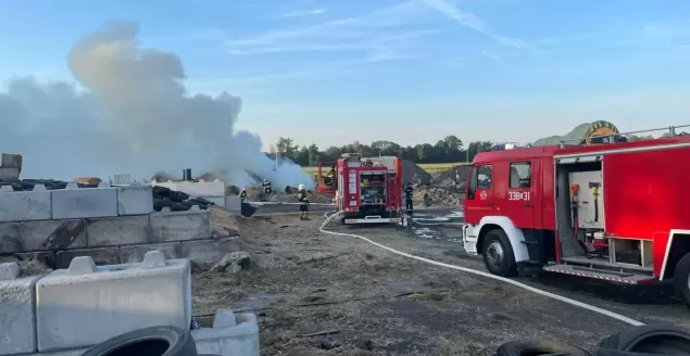 Interwencja straży pożarnej przy ul.Waryńskiego w Zabrzegu - 7.09.2022 · fot. OSP Ligota, OSP Bronów, OSP Dziedzice