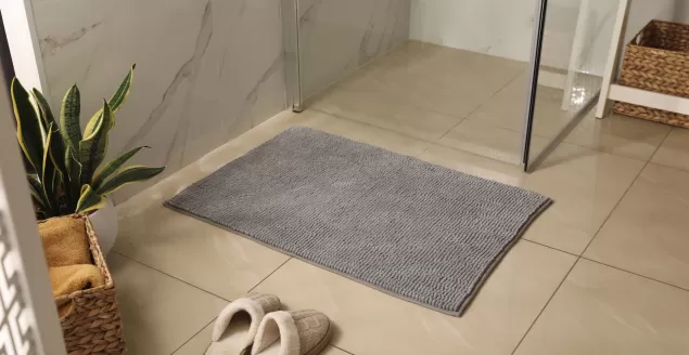 jak dbac o dywaniki lazienkowe min