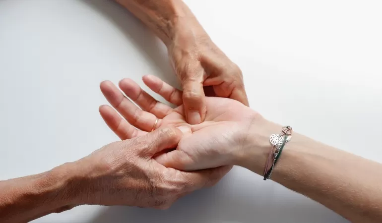 refleksolog, masaż dłoni