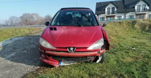 Uszkodzony Peugeot w Ligocie