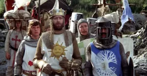 Kadr z filmu "Monty Python i Święty Graal"