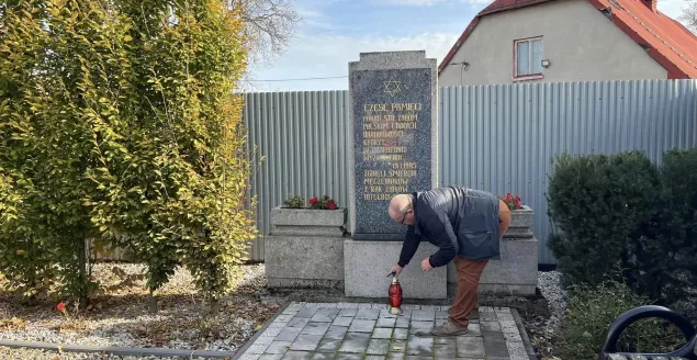 Uporządkowali otoczenie pomnika przy ul. Pionkowej