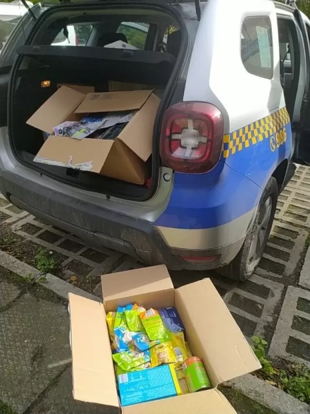 Strażnicy miejscy zbierają karmę dla zwierząt. Każdy może pomóc