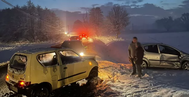 Poranna kolizja na ul. Ligockiej w Ligocie - 10.12.2021