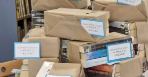 W Filii nr 3 czechowickiej biblioteki czekają paczki - niespodzianki