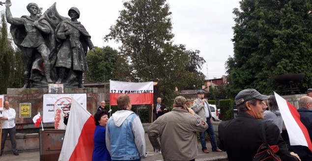Pod "pomnikiem braterstwa broni" upamiętnili agresję ZSRR na Polskę - 17.09.2020