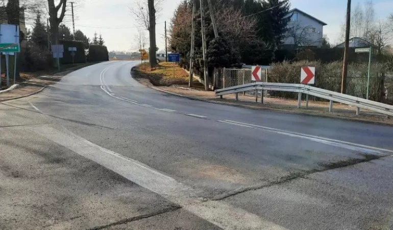 Ulica Oświęcimska na granicy Dankowic i Jawiszowic