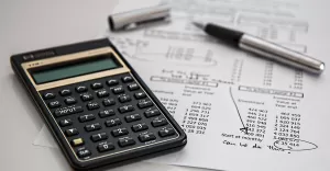 Jak wykorzystać dźwignię finansową w handlu towarami?