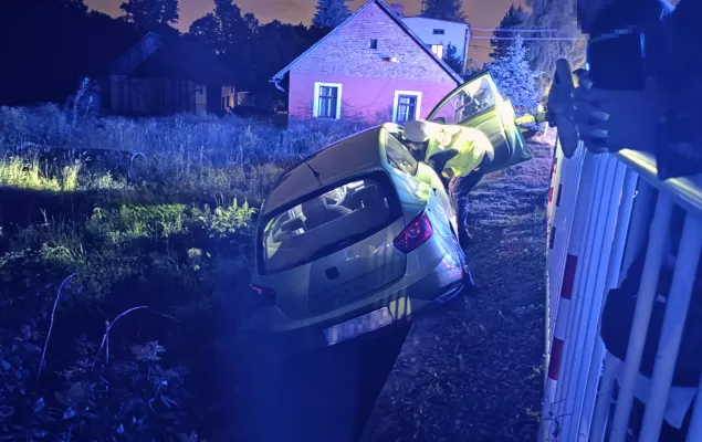 [FOTO] Nocne harce w Janowicach. Młody kierowca przejdzie do historii i będą go długo pamiętać