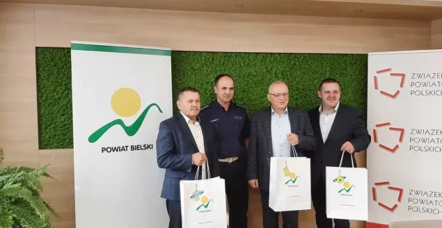 6 tysięcy odblasków trafi do uczniów podstawówek z powiatu bielskiego