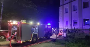 Pożar i nocna ewakuacja z bloku przy ul. Kochanowskiego