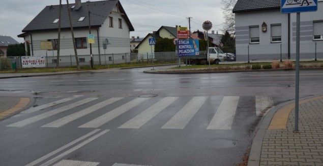 Policjanci poszukują świadków potrącenia rowerzystki