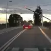 [WIDEO] Drogi przejazd na czerwonym świetle