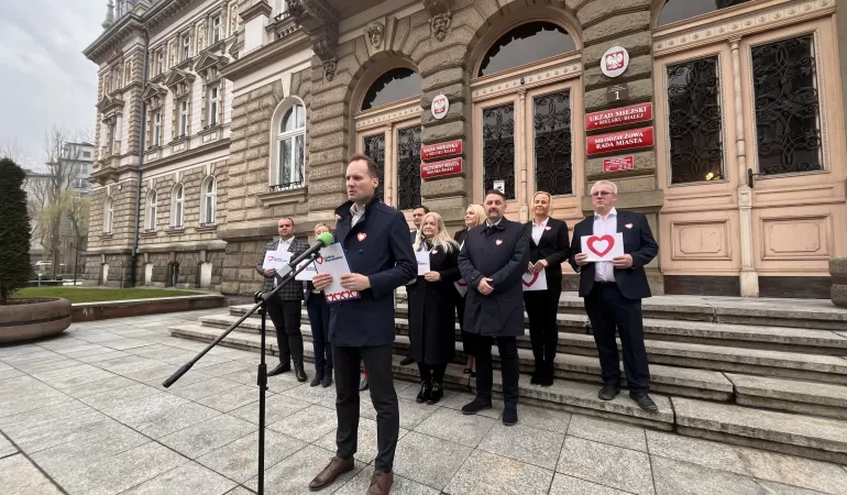 Konferencja Koalicji Obywatelskiej przed bielskim Ratuszem - 28.02.2024