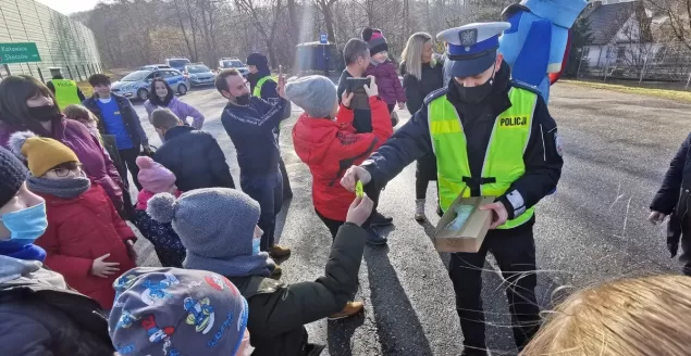 Ruszyły ferie zimowe. Policjanci prowadzą akcję "Bezpieczne ferie"
