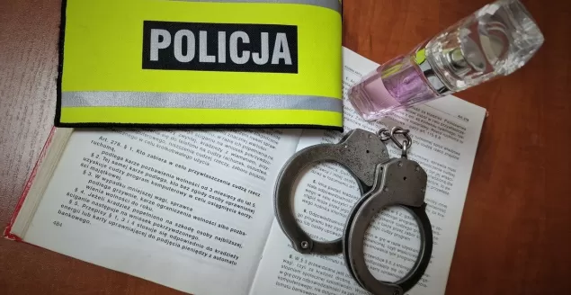 Kryminalni dopadli złodziei perfum! Sprawcy z 15 zarzutami