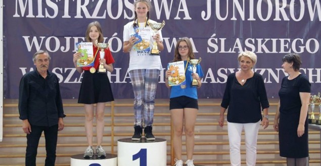 Szachistki LKS Strażak z Zabrzega na medal