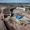 [FOTO] Trwa inwestycja kolejowa warta 1,9 mld zł. W Chybiu budowany jest nowy wiadukt drogowy