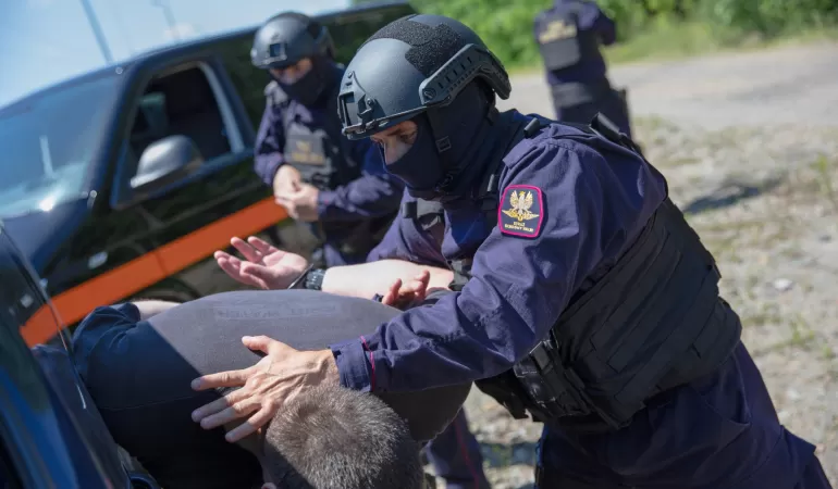 Pobudzony 24-latek awanturował się z dróżniczką. Groził, że ją zabije
