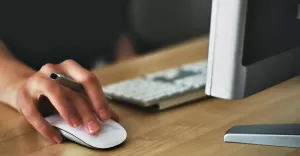 Jak systemy rejestracji czasu pracy zmieniają firmy?